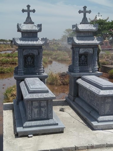 Mẫu mộ công giáo hai mái tại Lạng Sơn