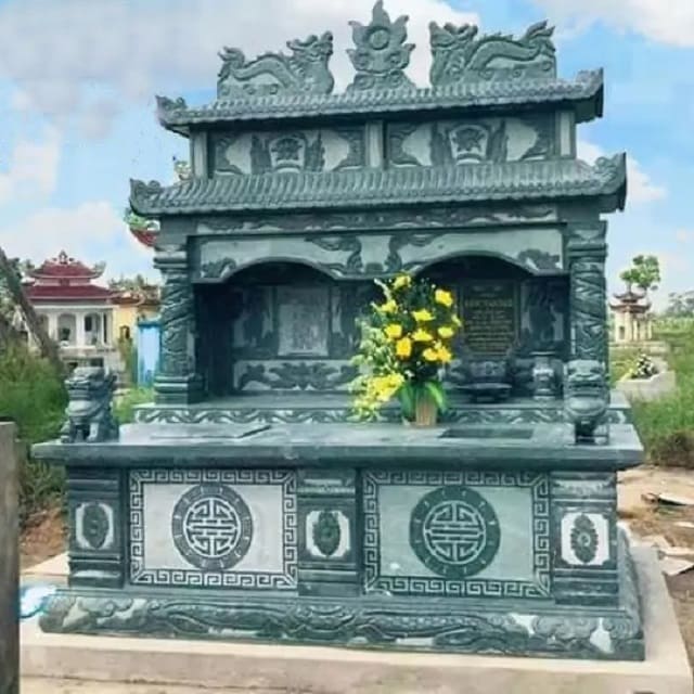 Mẫu thiết kế mộ 2 mái bằng đá xanh tự nhiên chạm trổ cột rồng ý nghĩa may mắn