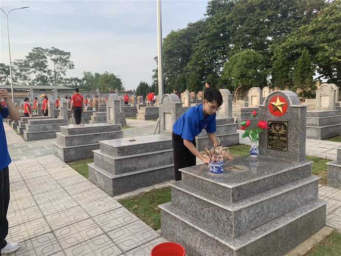 Mẫu mộ liệt sỹ đẹp tại nghĩa trang liệt sỹ tỉnh Tuyên Quang