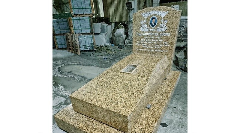 mẫu mộ bằng đá granite vàng hoàng gia