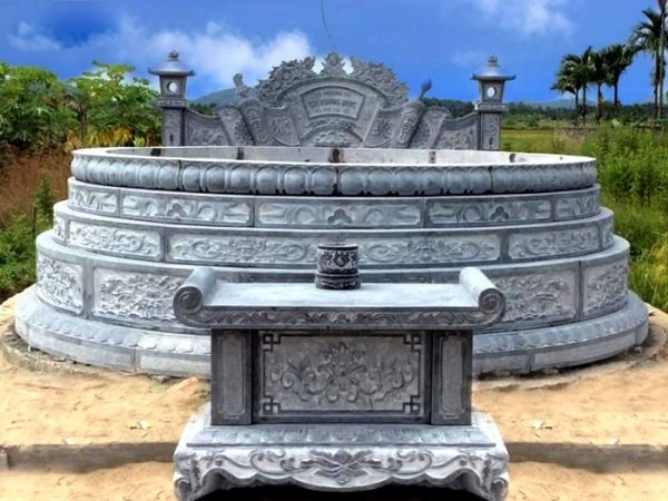 Mộ tròn đẹp 5 cấp đặt trong khu lăng mộ họ Nguyễn