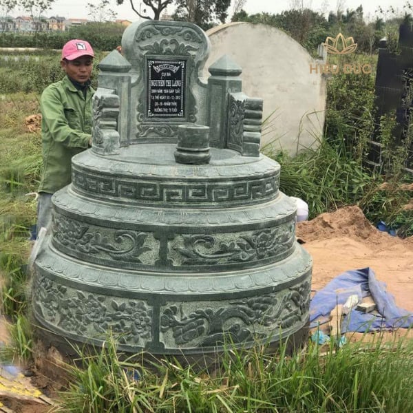 Mộ tròn bằng đá xanh rêu được thi công tại Thái Nguyên