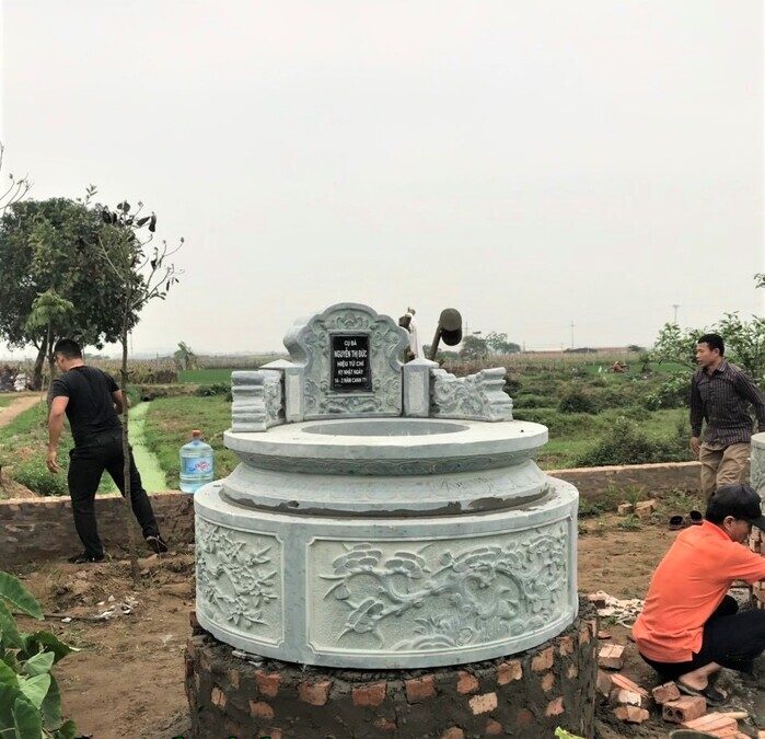 Xây dựng mộ tròn bằng đá xanh rêu tại Phú Thọ