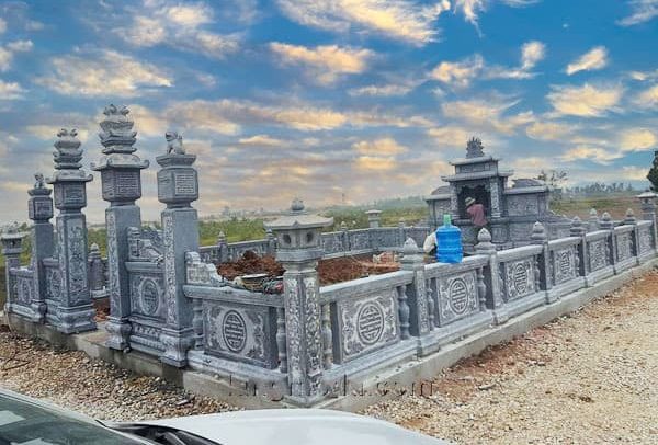 Khu lăng mộ đá xanh đen tại huyện Vĩnh Bảo - Hải Phòng